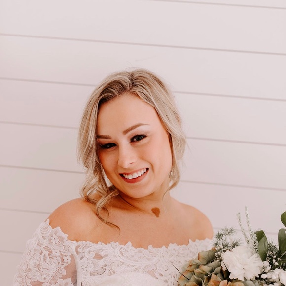 Meet your Posher, Alexus - Picture 1 of 1